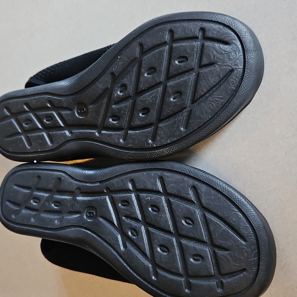 Bzees Black Wedges - Picture 9 of 11